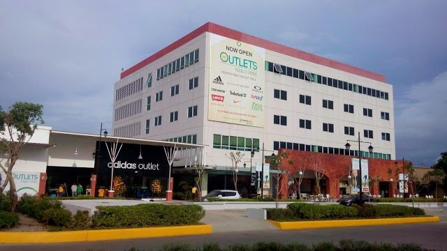 The Outlets at Pueblo Verde